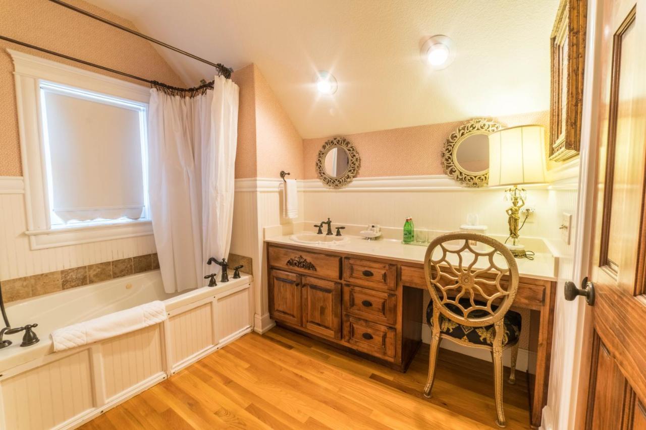 The Victoria Bed & Breakfast Bentonville Buitenkant foto